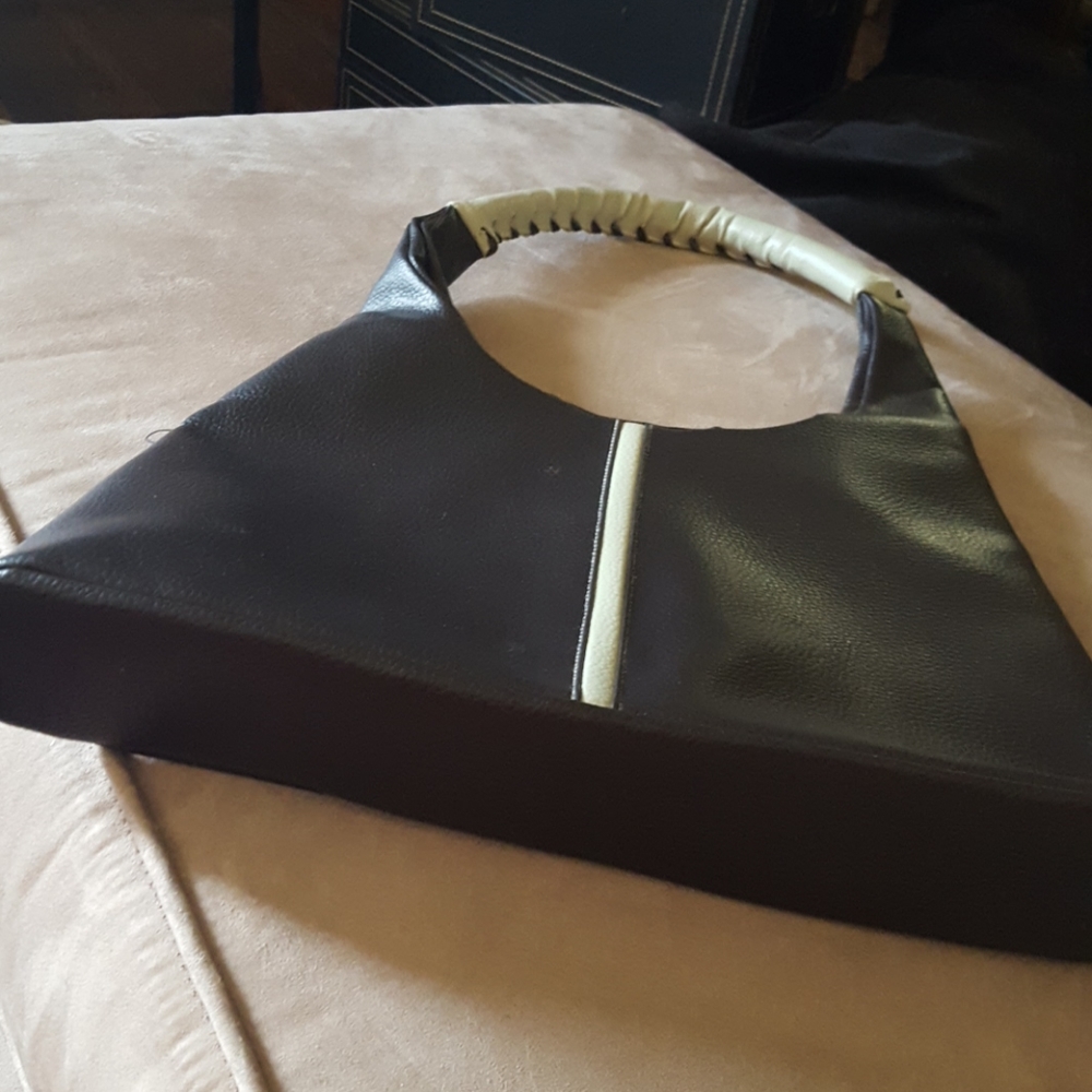 Black Shoulder Bag.